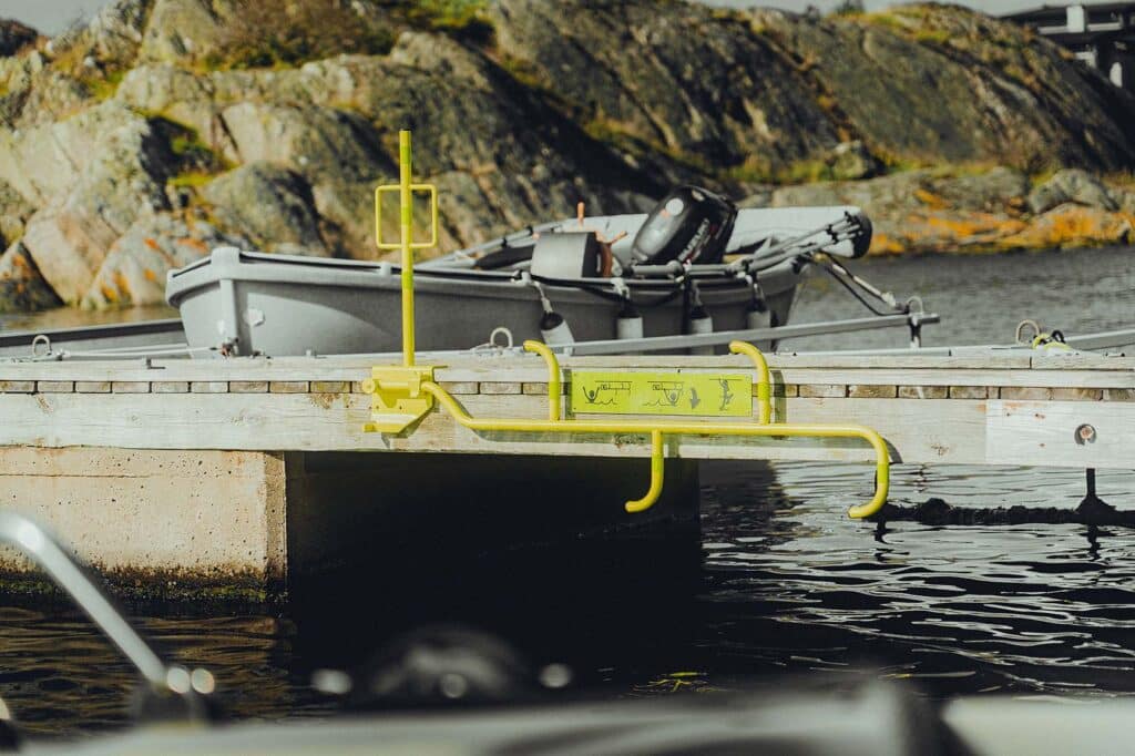 Livhanken keltainen pelastustikkaat kelluva laituri