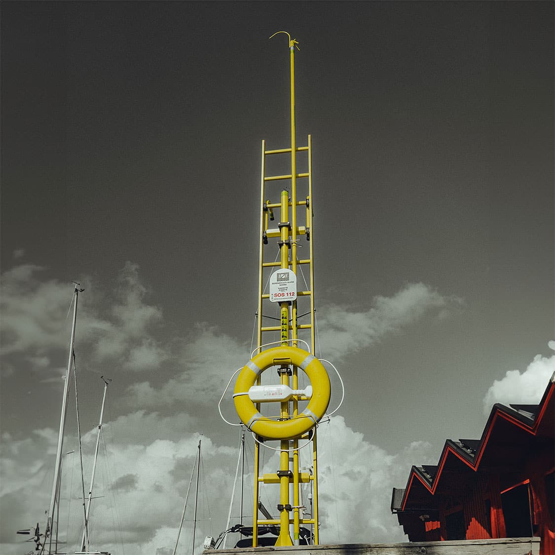 Keltainen täydellinen hengenpelastussarja pelastuslaitokselta 247